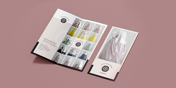 리플렛, 굿즈 등 다양한 홍보물을 제작해 브랜드 아이덴티티를 구축합니다.